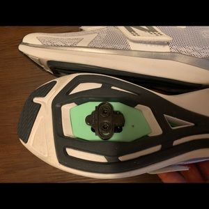 Spin shoes with SPD cleats included